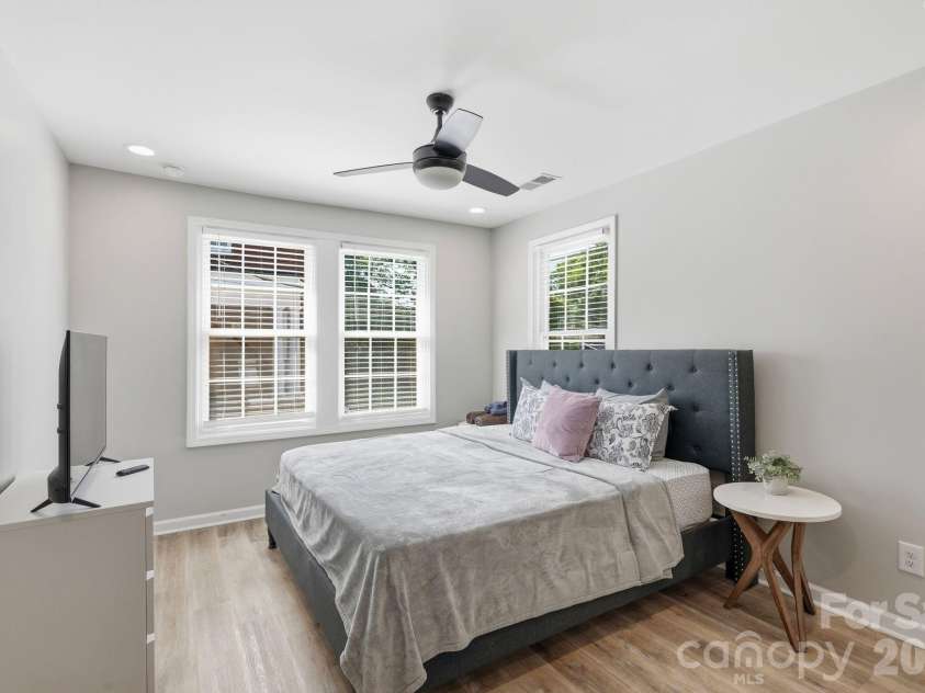 205 Grandin Road, Charlotte, NC 28208.  MLS# CAR4394649, YatesRealty ID 32790. 