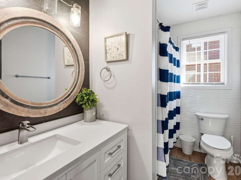 205 Grandin Road, Charlotte, NC 28208.  MLS# CAR4394649, YatesRealty ID 32790. 