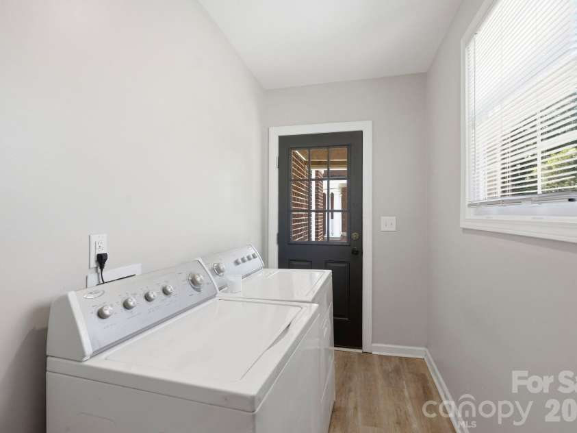 205 Grandin Road, Charlotte, NC 28208.  MLS# CAR4394649, YatesRealty ID 32790. 