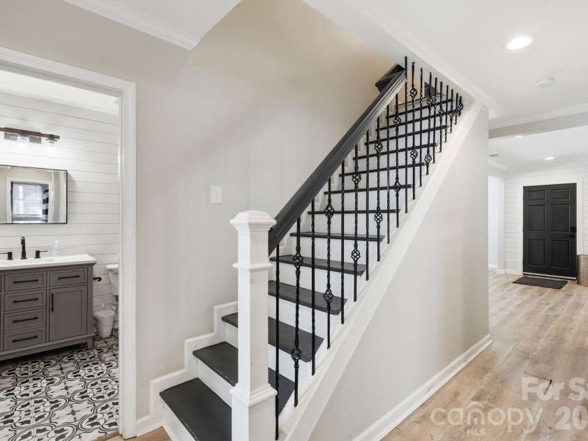 205 Grandin Road, Charlotte, NC 28208.  MLS# CAR4394649, YatesRealty ID 32790. 