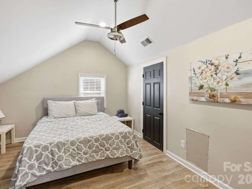 205 Grandin Road, Charlotte, NC 28208.  MLS# CAR4394649, YatesRealty ID 32790. 