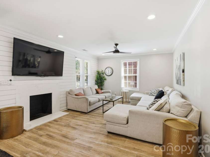 205 Grandin Road, Charlotte, NC 28208.  MLS# CAR4394649, YatesRealty ID 32790. 