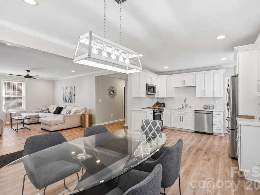 205 Grandin Road, Charlotte, NC 28208.  MLS# CAR4394649, YatesRealty ID 32790. 