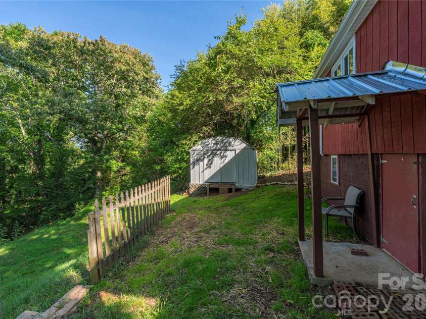 261 Star Ridge Road, Canton, NC 28716.  MLS# CAR4396365, YatesRealty ID 32791. 