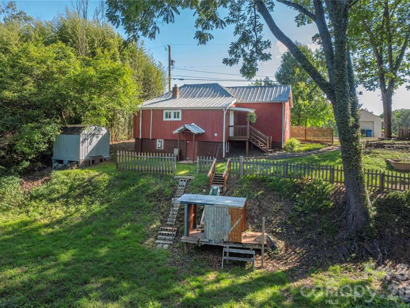 261 Star Ridge Road, Canton, NC 28716.  MLS# CAR4396365, YatesRealty ID 32791. 
