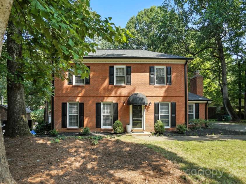 9535 Hinson Drive, Matthews, NC 28105.  MLS# CAR4275698, YatesRealty ID 32791. 