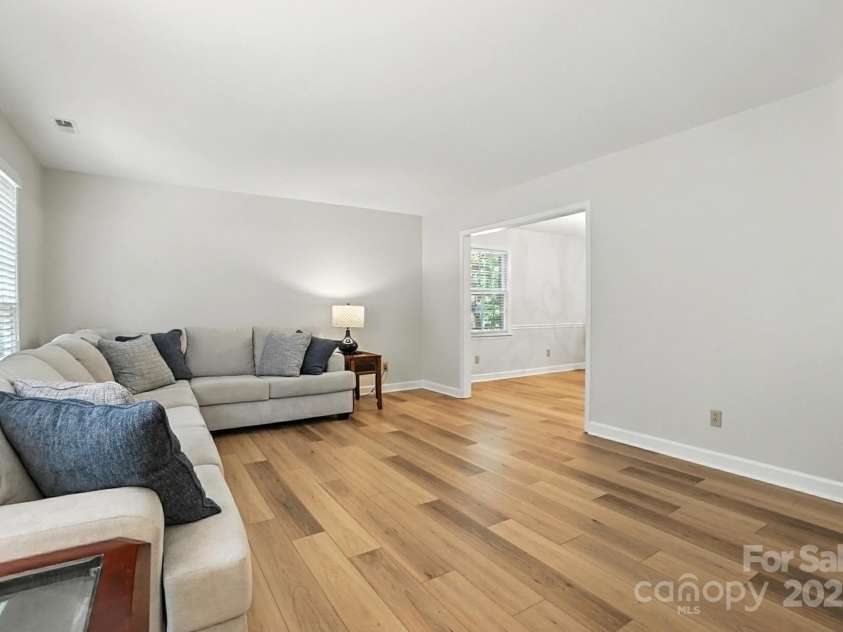 9535 Hinson Drive, Matthews, NC 28105.  MLS# CAR4275698, YatesRealty ID 32791. 