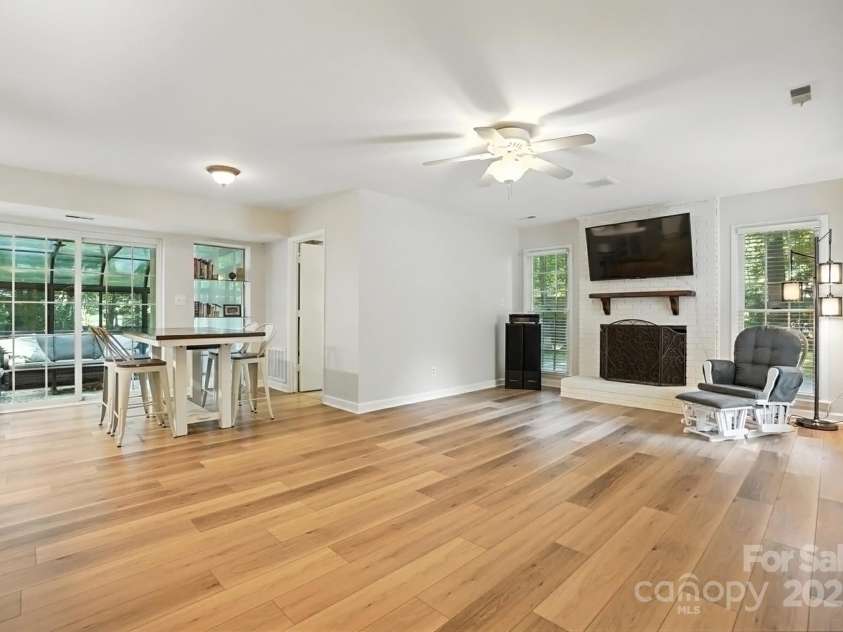 9535 Hinson Drive, Matthews, NC 28105.  MLS# CAR4275698, YatesRealty ID 32791. 