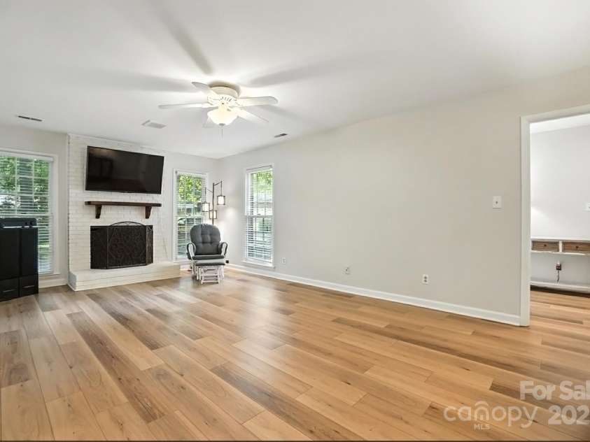 9535 Hinson Drive, Matthews, NC 28105.  MLS# CAR4275698, YatesRealty ID 32791. 