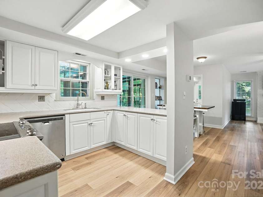 9535 Hinson Drive, Matthews, NC 28105.  MLS# CAR4275698, YatesRealty ID 32791. 