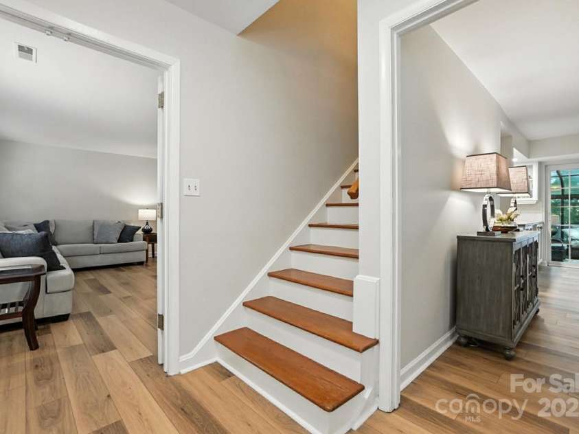 9535 Hinson Drive, Matthews, NC 28105.  MLS# CAR4275698, YatesRealty ID 32791. 