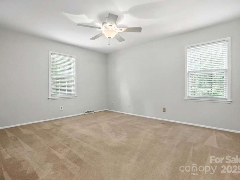 9535 Hinson Drive, Matthews, NC 28105.  MLS# CAR4275698, YatesRealty ID 32791. 