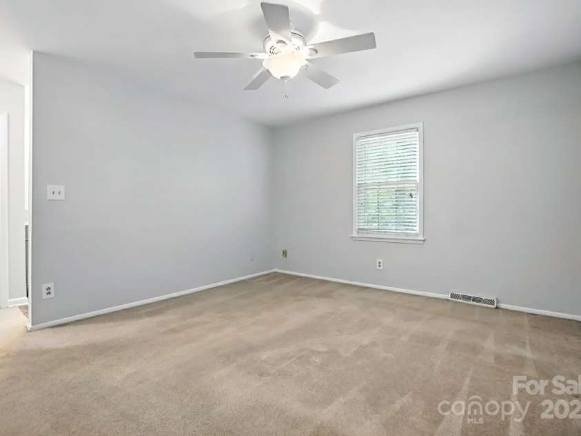 9535 Hinson Drive, Matthews, NC 28105.  MLS# CAR4275698, YatesRealty ID 32791. 