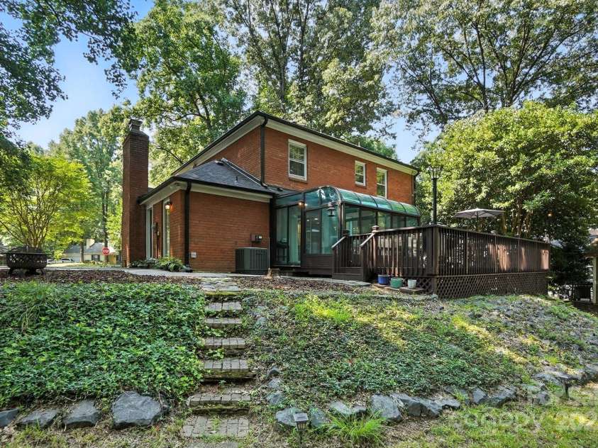 9535 Hinson Drive, Matthews, NC 28105.  MLS# CAR4275698, YatesRealty ID 32791. 