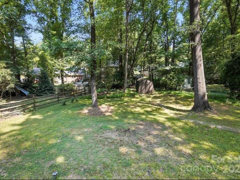 9535 Hinson Drive, Matthews, NC 28105.  MLS# CAR4275698, YatesRealty ID 32791. 