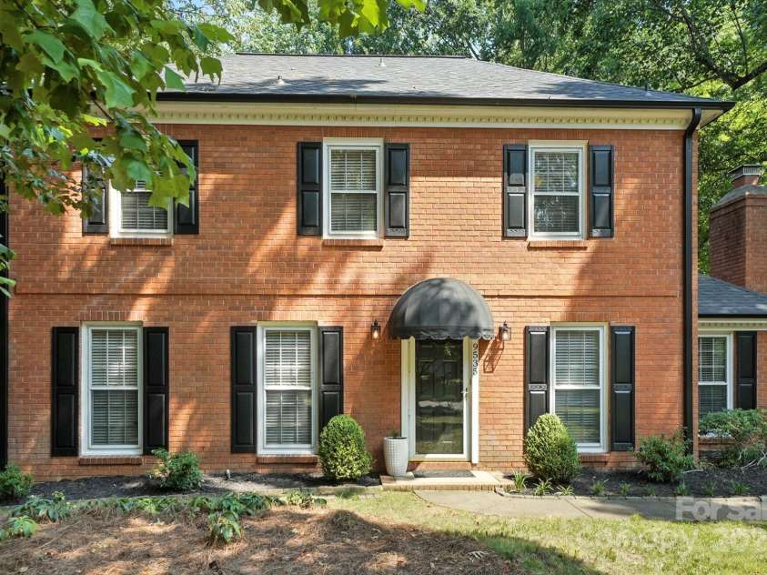 9535 Hinson Drive, Matthews, NC 28105.  MLS# CAR4275698, YatesRealty ID 32791. 