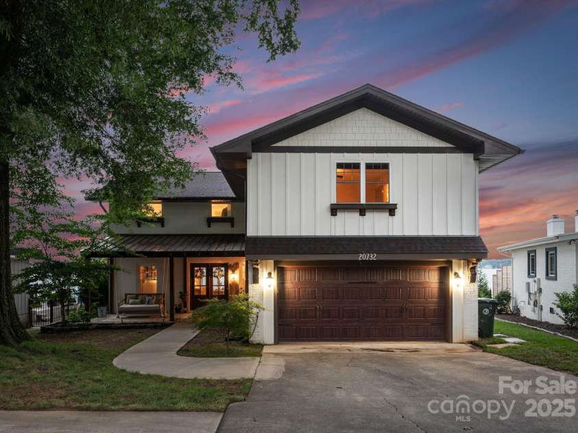 20732 Eastpoint Drive, Cornelius, NC 28031.  MLS# CAR4281277, YatesRealty ID 32793. 