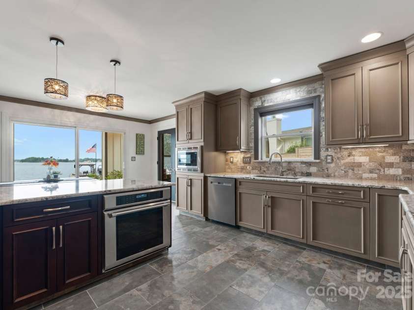 20732 Eastpoint Drive, Cornelius, NC 28031.  MLS# CAR4281277, YatesRealty ID 32793. 