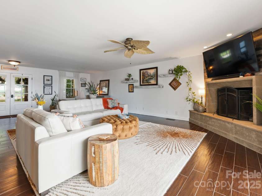 20732 Eastpoint Drive, Cornelius, NC 28031.  MLS# CAR4281277, YatesRealty ID 32793. 