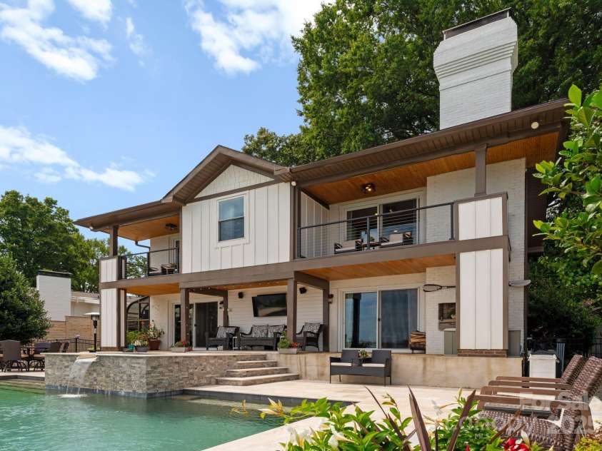 20732 Eastpoint Drive, Cornelius, NC 28031.  MLS# CAR4281277, YatesRealty ID 32793. 