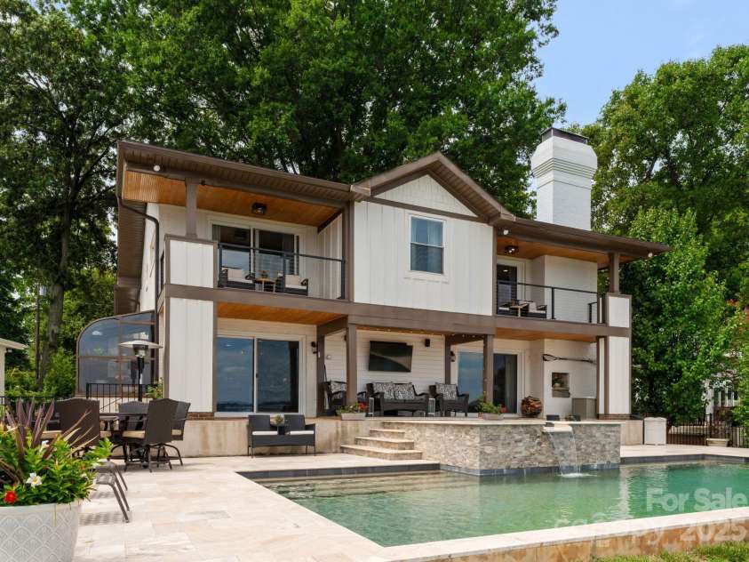 20732 Eastpoint Drive, Cornelius, NC 28031.  MLS# CAR4281277, YatesRealty ID 32793. 