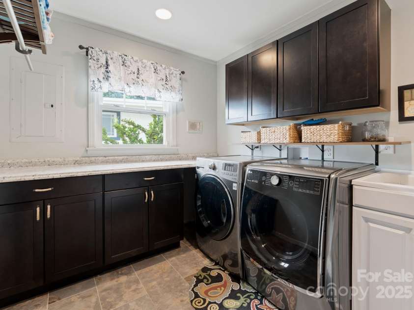 20732 Eastpoint Drive, Cornelius, NC 28031.  MLS# CAR4281277, YatesRealty ID 32793. Laundry