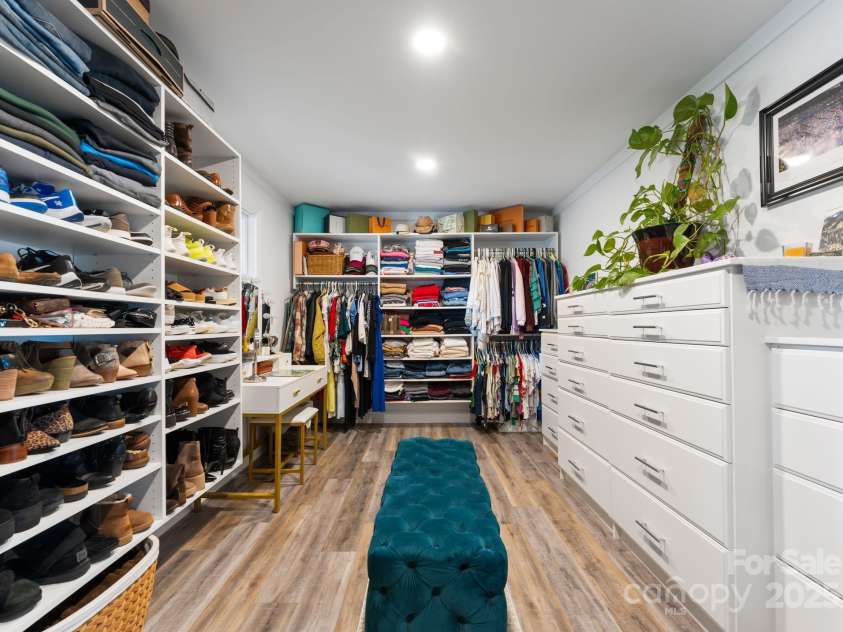 20732 Eastpoint Drive, Cornelius, NC 28031.  MLS# CAR4281277, YatesRealty ID 32793. Primary Closet