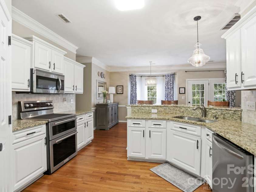 19737 Beneteau Court, Cornelius, NC 28031.  MLS# CAR4391475, YatesRealty ID 32794. Kitchen