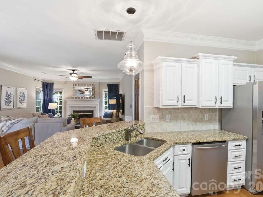 19737 Beneteau Court, Cornelius, NC 28031.  MLS# CAR4391475, YatesRealty ID 32794. Kitchen