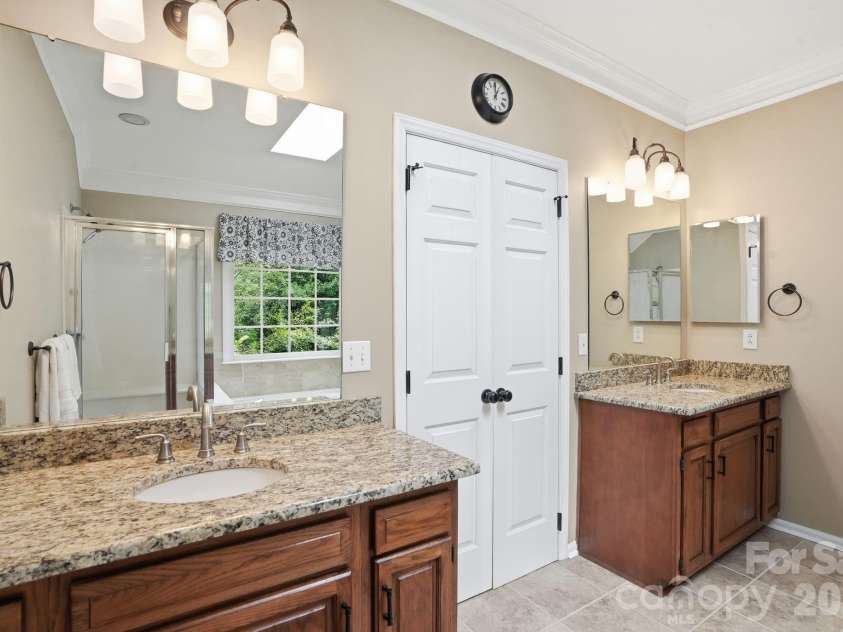 19737 Beneteau Court, Cornelius, NC 28031.  MLS# CAR4391475, YatesRealty ID 32794. Primary Bath