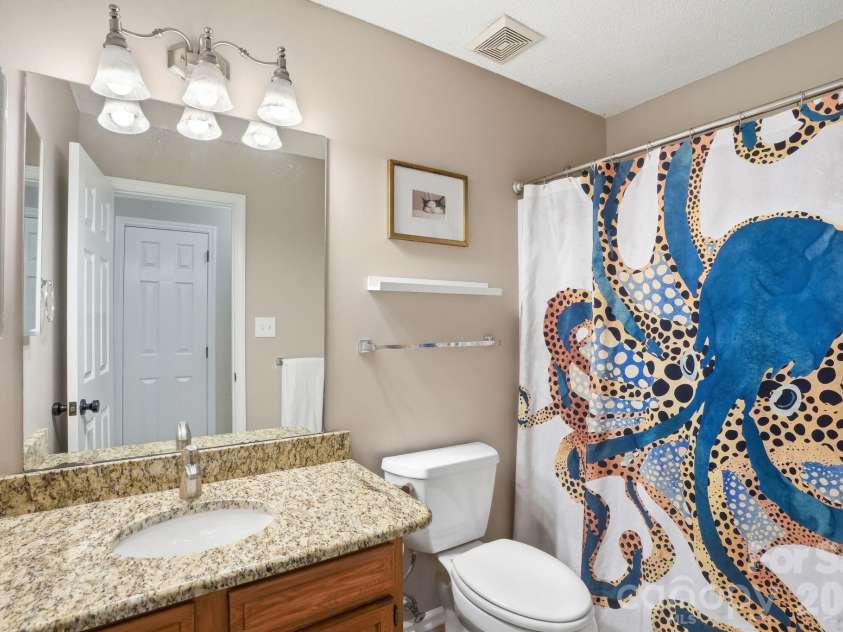 19737 Beneteau Court, Cornelius, NC 28031.  MLS# CAR4391475, YatesRealty ID 32794. Upper Level Bath