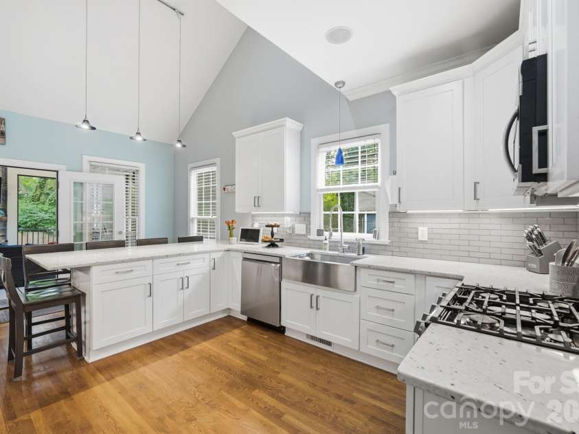 7702 Spanish Oaks Drive, Waxhaw, NC 28173.  MLS# CAR4391221, YatesRealty ID 32796. 