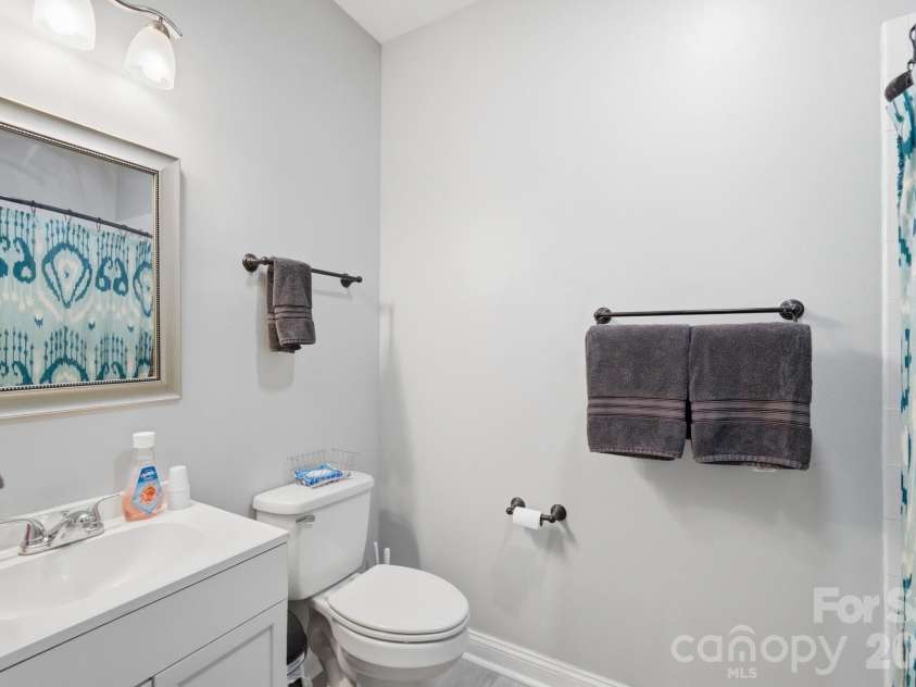 7702 Spanish Oaks Drive, Waxhaw, NC 28173.  MLS# CAR4391221, YatesRealty ID 32796. 