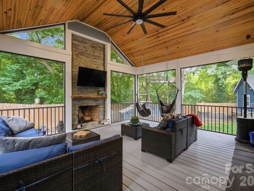 7702 Spanish Oaks Drive, Waxhaw, NC 28173.  MLS# CAR4391221, YatesRealty ID 32796. 