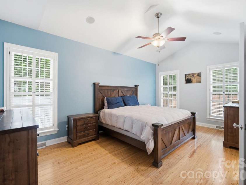 7702 Spanish Oaks Drive, Waxhaw, NC 28173.  MLS# CAR4391221, YatesRealty ID 32796. Main-level primary retreat.