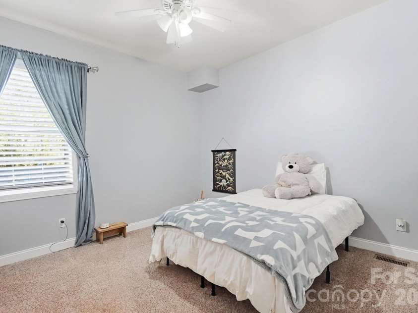 7702 Spanish Oaks Drive, Waxhaw, NC 28173.  MLS# CAR4429062, YatesRealty ID 32796. 