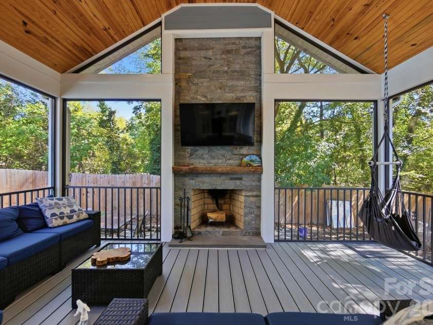 7702 Spanish Oaks Drive, Waxhaw, NC 28173.  MLS# CAR4429062, YatesRealty ID 32796. 