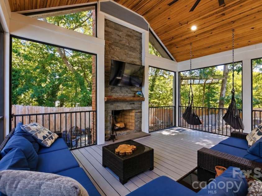 7702 Spanish Oaks Drive, Waxhaw, NC 28173.  MLS# CAR4429062, YatesRealty ID 32796. 