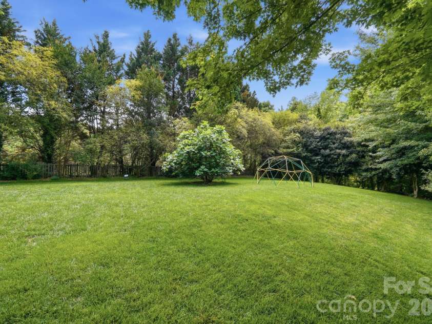 7702 Spanish Oaks Drive, Waxhaw, NC 28173.  MLS# CAR4429062, YatesRealty ID 32796. 