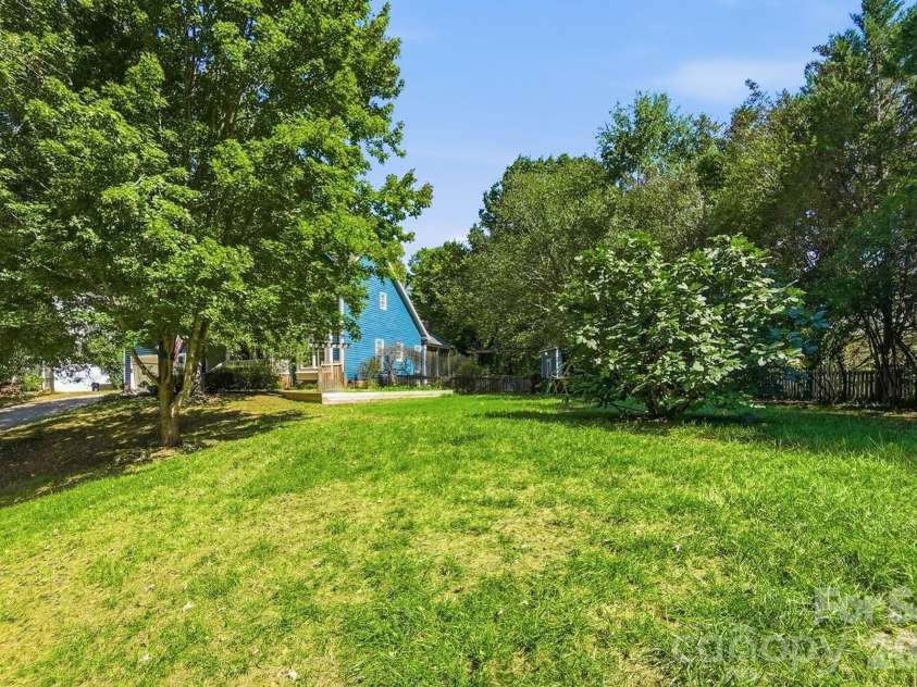 7702 Spanish Oaks Drive, Waxhaw, NC 28173.  MLS# CAR4429062, YatesRealty ID 32796. 