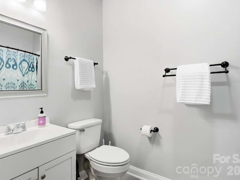 7702 Spanish Oaks Drive, Waxhaw, NC 28173.  MLS# CAR4429062, YatesRealty ID 32796. Upstairs bath with fresh paint & floor tile!
