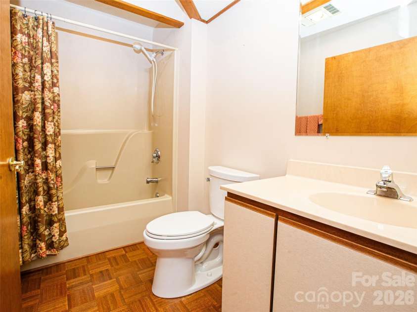 357 Laurel Park Place, Hendersonville, NC 28791.  MLS# CAR4390684, YatesRealty ID 32798. Guest [2nd] Bath (Main Level)