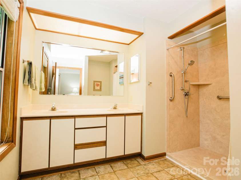357 Laurel Park Place, Hendersonville, NC 28791.  MLS# CAR4390684, YatesRealty ID 32798. Primary Bath (Main Level)