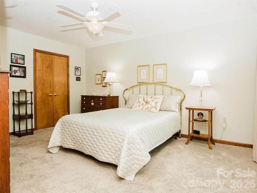 357 Laurel Park Place, Hendersonville, NC 28791.  MLS# CAR4390684, YatesRealty ID 32798. Primary Walk In (Main Level)