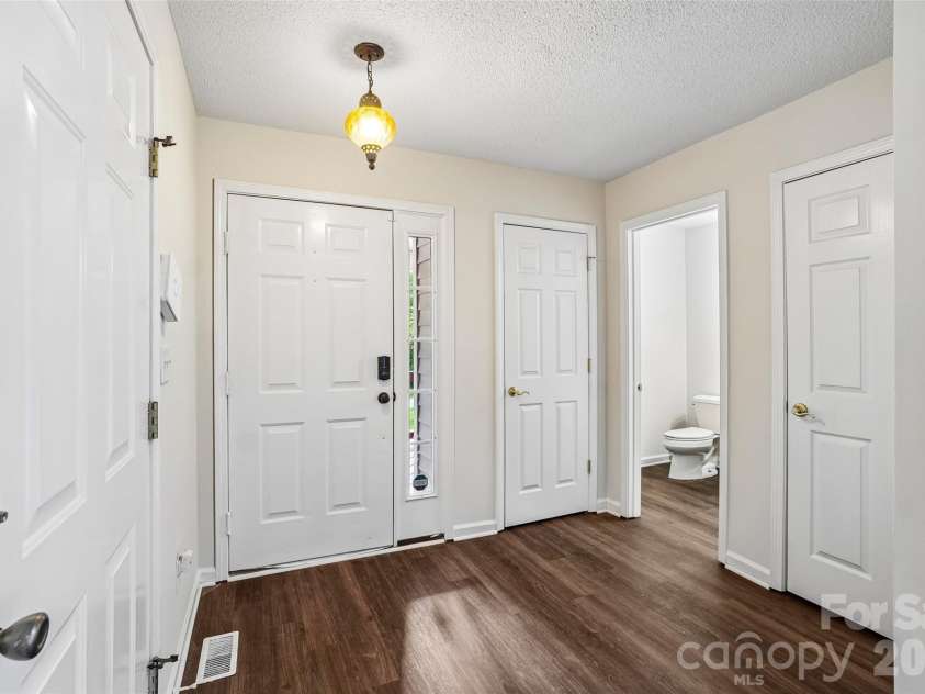 124 Karla Circle, Hendersonville, NC 28739.  MLS# CAR4395707, YatesRealty ID 32799. 