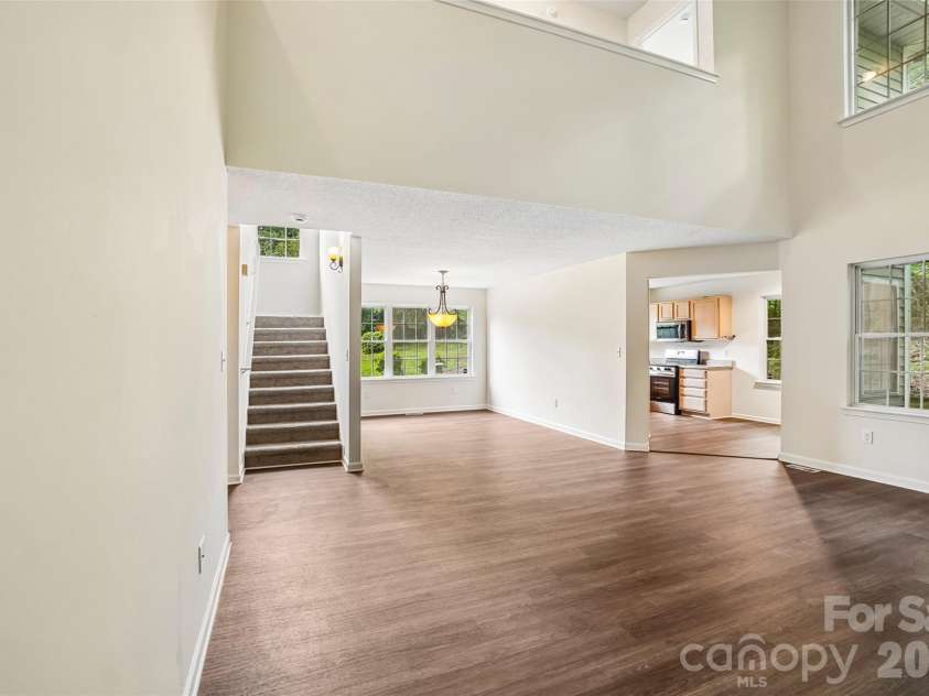 124 Karla Circle, Hendersonville, NC 28739.  MLS# CAR4395707, YatesRealty ID 32799. 