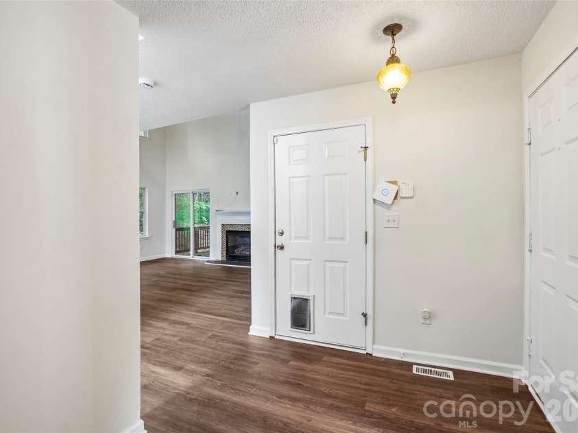 124 Karla Circle, Hendersonville, NC 28739.  MLS# CAR4395707, YatesRealty ID 32799. 