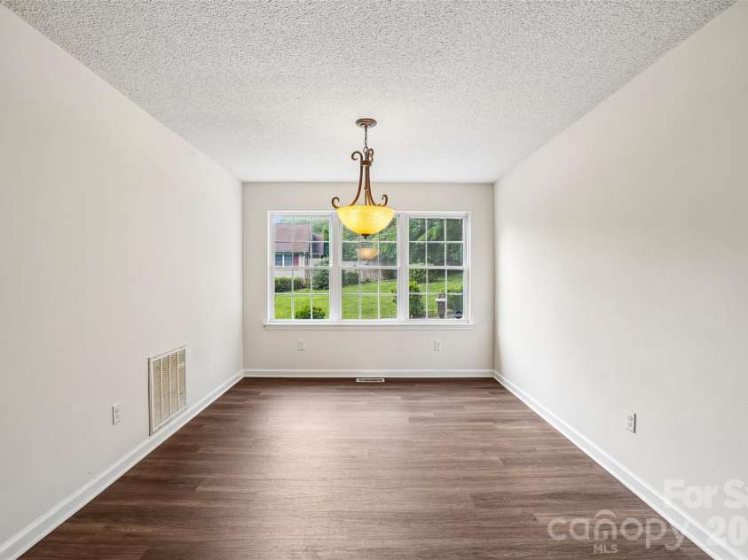 124 Karla Circle, Hendersonville, NC 28739.  MLS# CAR4395707, YatesRealty ID 32799. 
