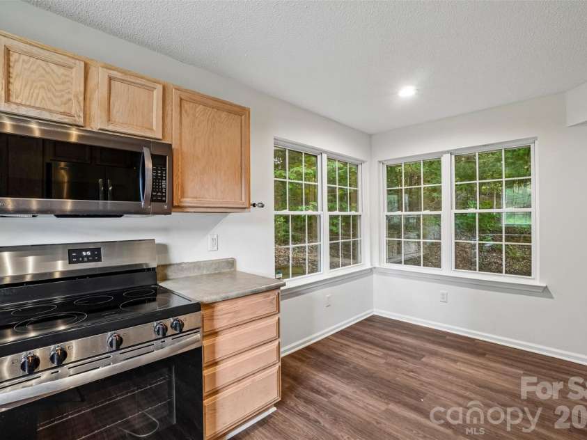 124 Karla Circle, Hendersonville, NC 28739.  MLS# CAR4395707, YatesRealty ID 32799. 