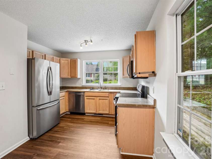 124 Karla Circle, Hendersonville, NC 28739.  MLS# CAR4395707, YatesRealty ID 32799. 